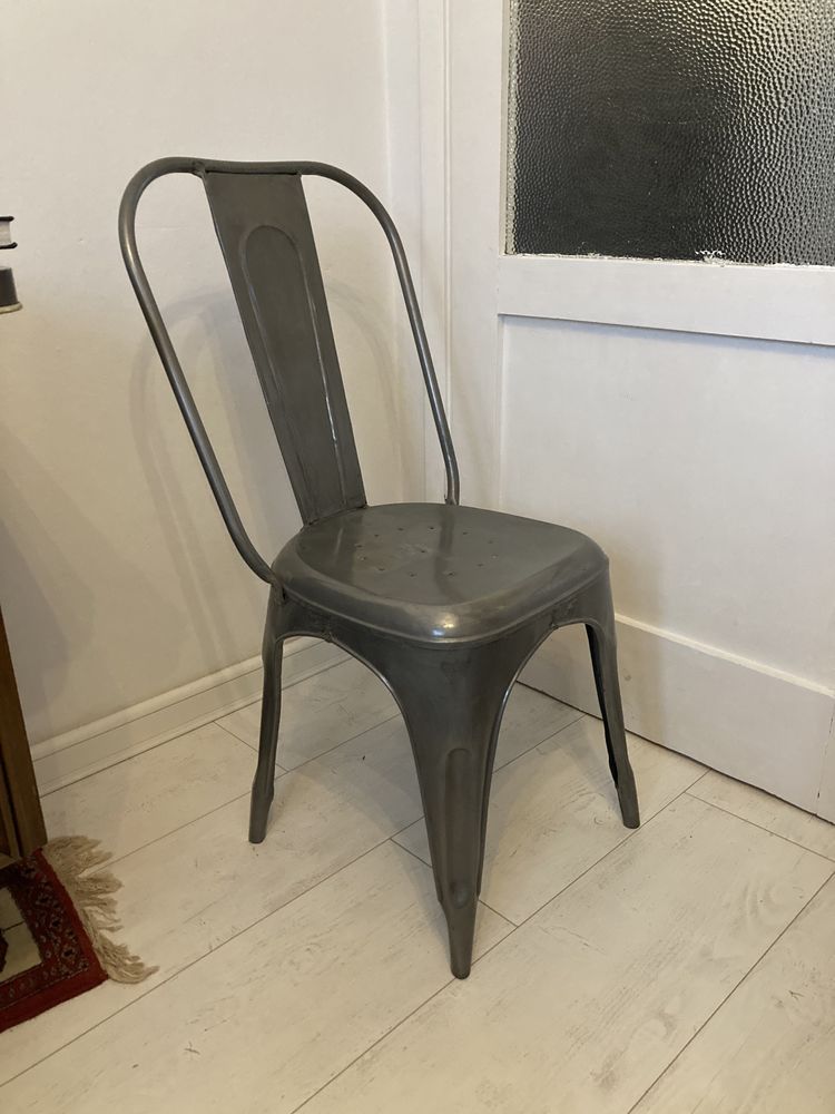 Stare krzesło metalowe Tolix vintage, loft industrial