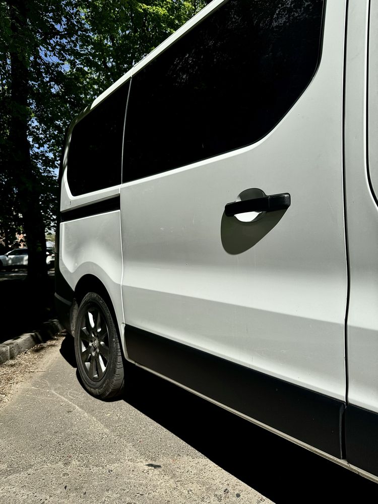 Продам Opel Vivaro 2015 пасажир