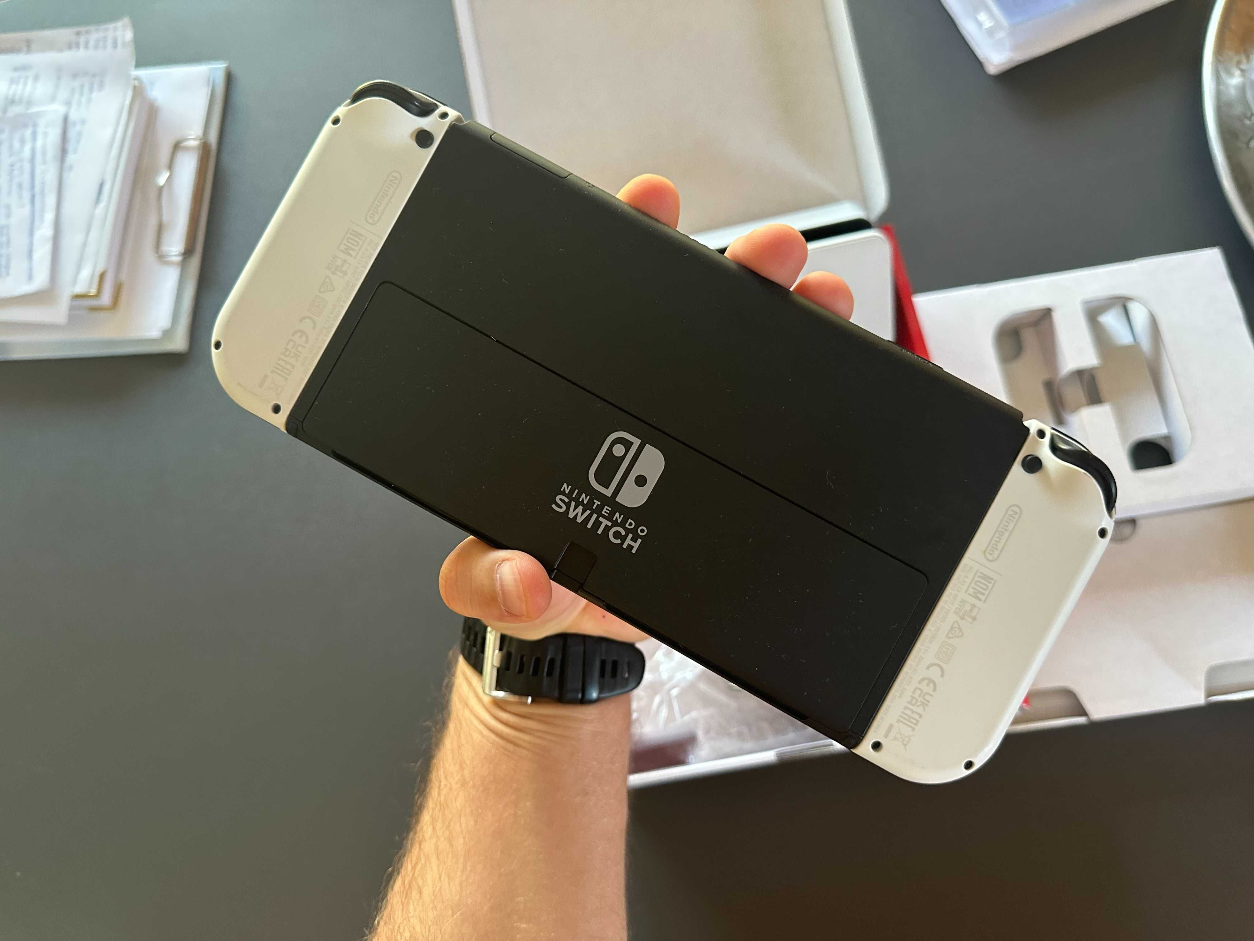 NINTENDO Switch Oled Biała + Pokemon Legends Arceus, Violet + inne