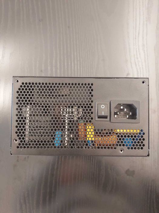 Fonte de Alimentação Modular Gigabyte P750GM 750W 80PLUS Gold