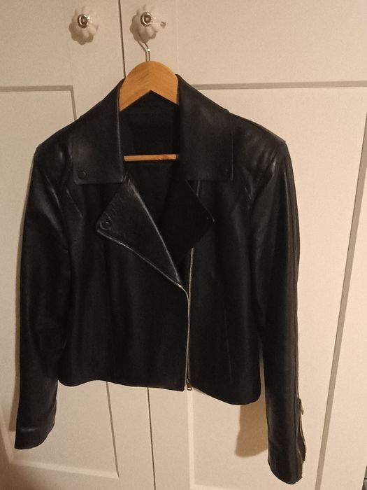 Czarna ramoneska że skóry Massimo Dutti