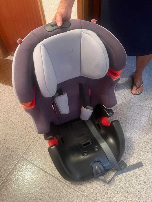 Uma cadeirinha grande para bébé