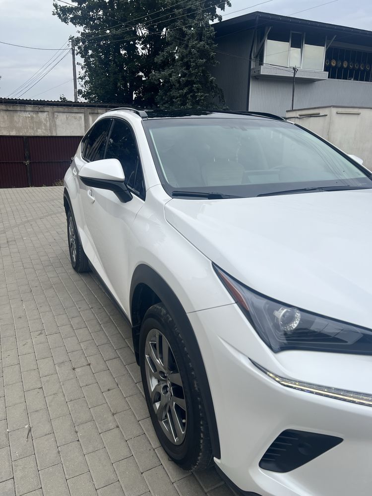 Продам Lexus NX200