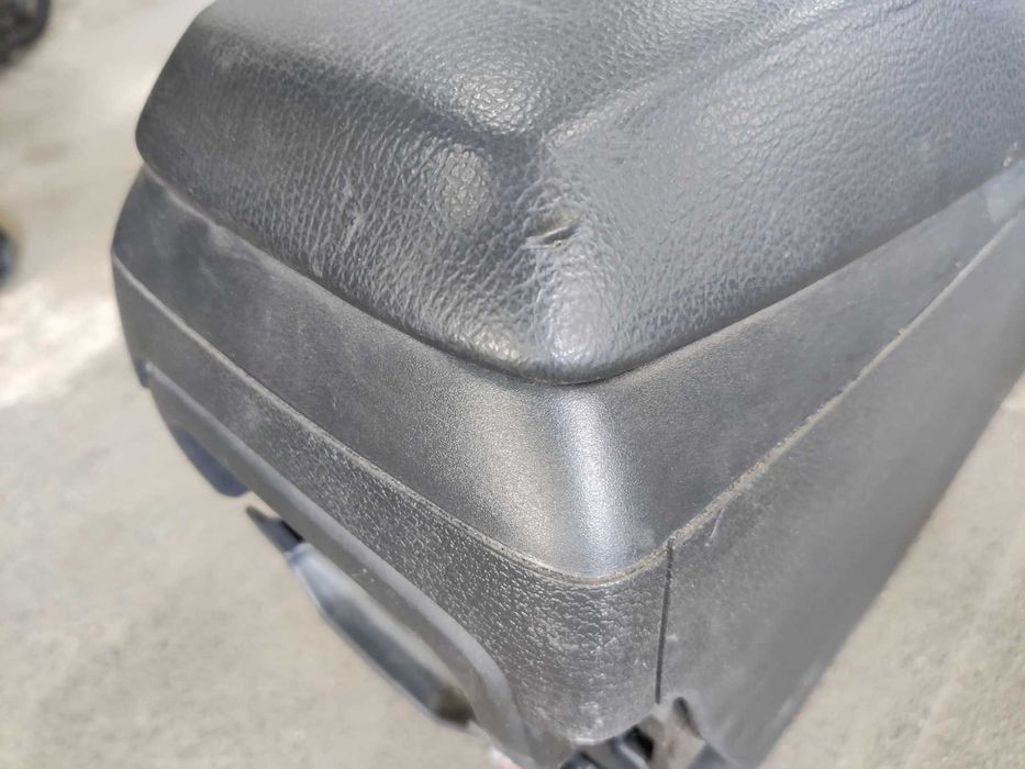 Подлокотник Volvo S60 2001