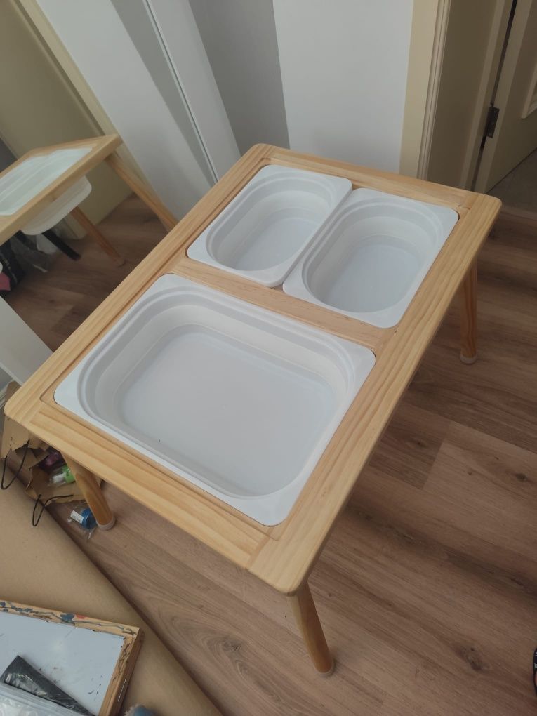 Mesa de atividades com arrumação