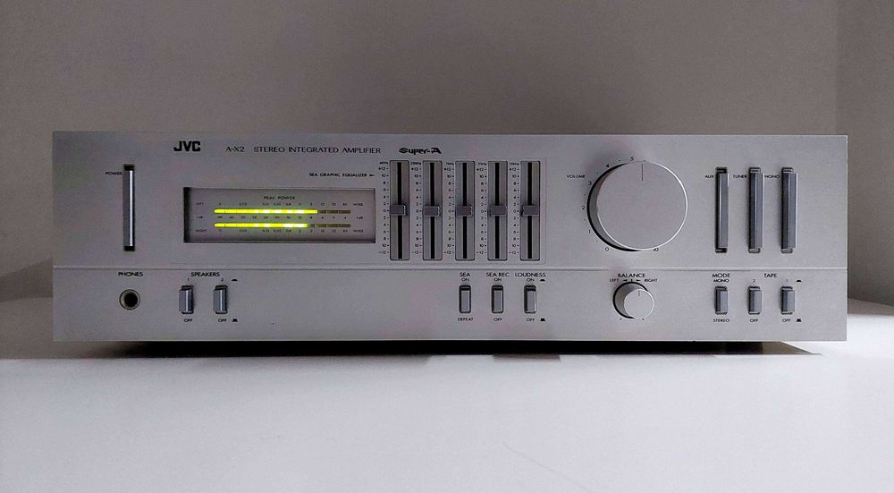 Amplificador JVC A-X2 "Super-A" c/Equalizador de 5 bandas