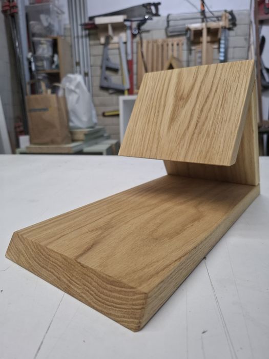 Dwie dębowe podstawki na książkę