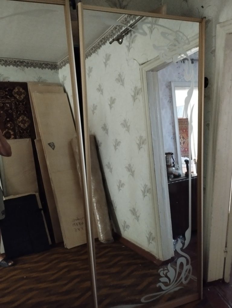 Продам зеркальные двери для шкафа купе