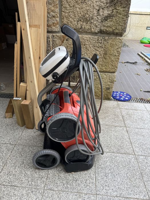 Aspirador robot para piscina