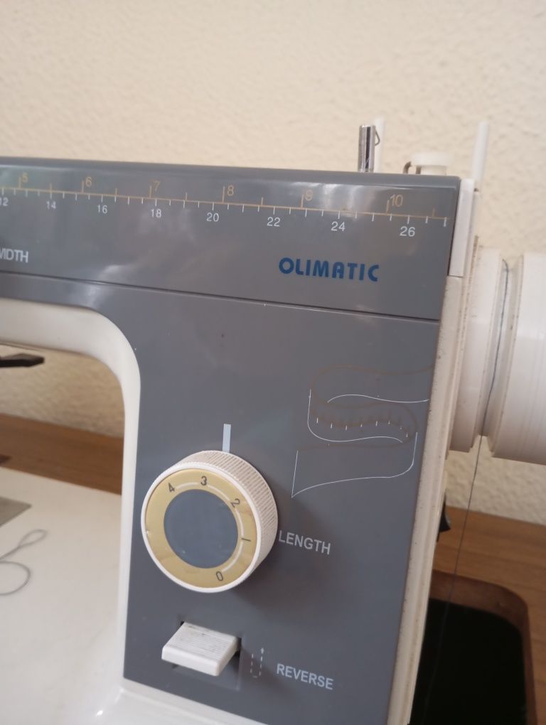 Maquina costura Olimatic 393