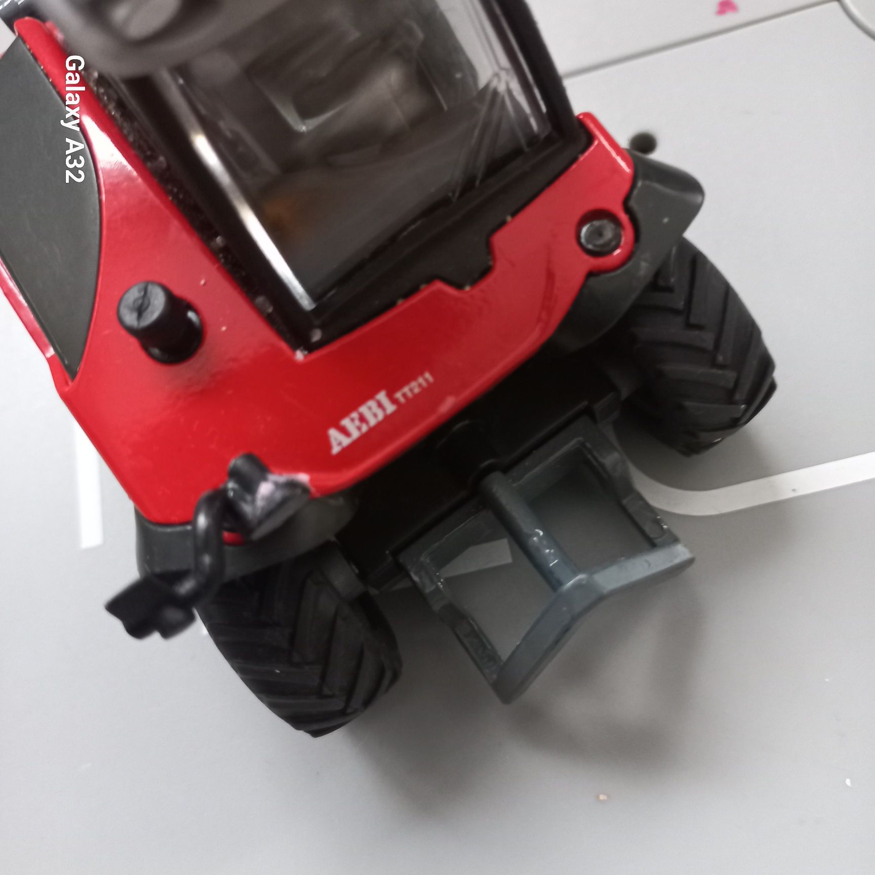 Siku 3068 traktor aebi terra traktor  z kosiarka przednia skala 1:32