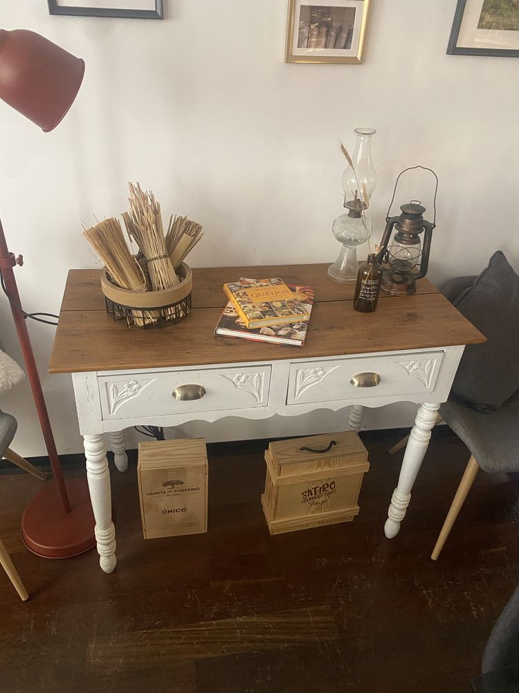 Mesa antiga, deciracao, exposicao,
