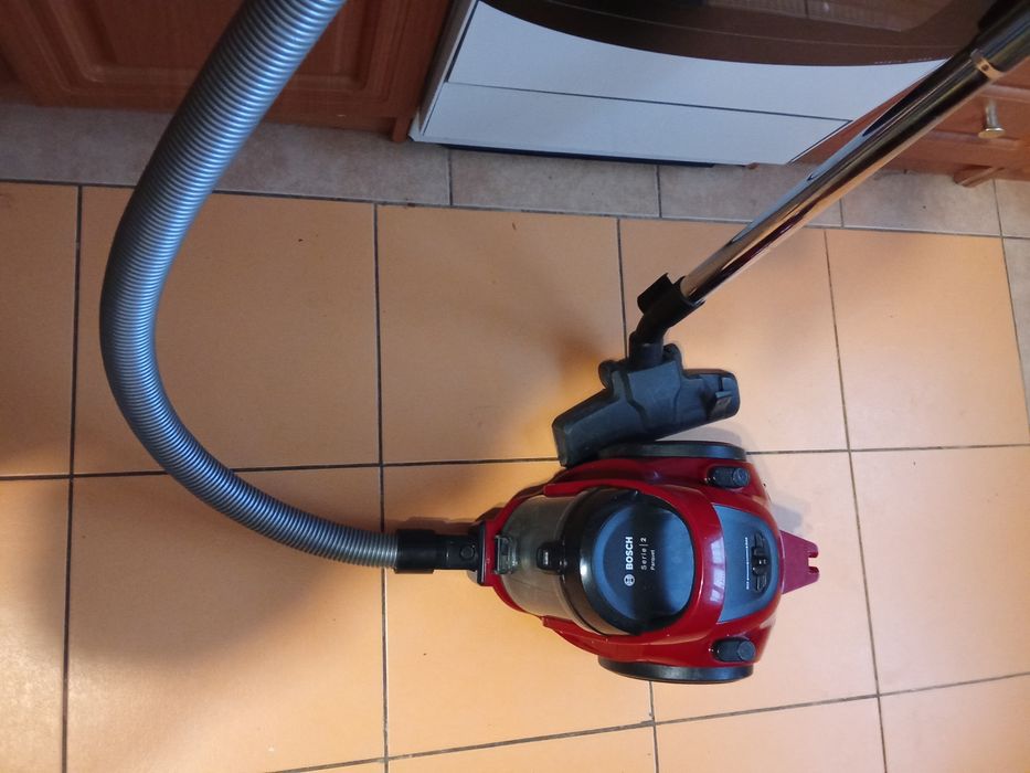 Пилосмок б/в Bosch  в робочому стані .