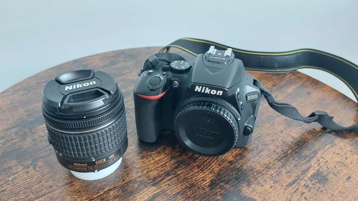 Lustrzanka Nikon D5600+ obiektyw Nikkor 18-55 AF-P VR
