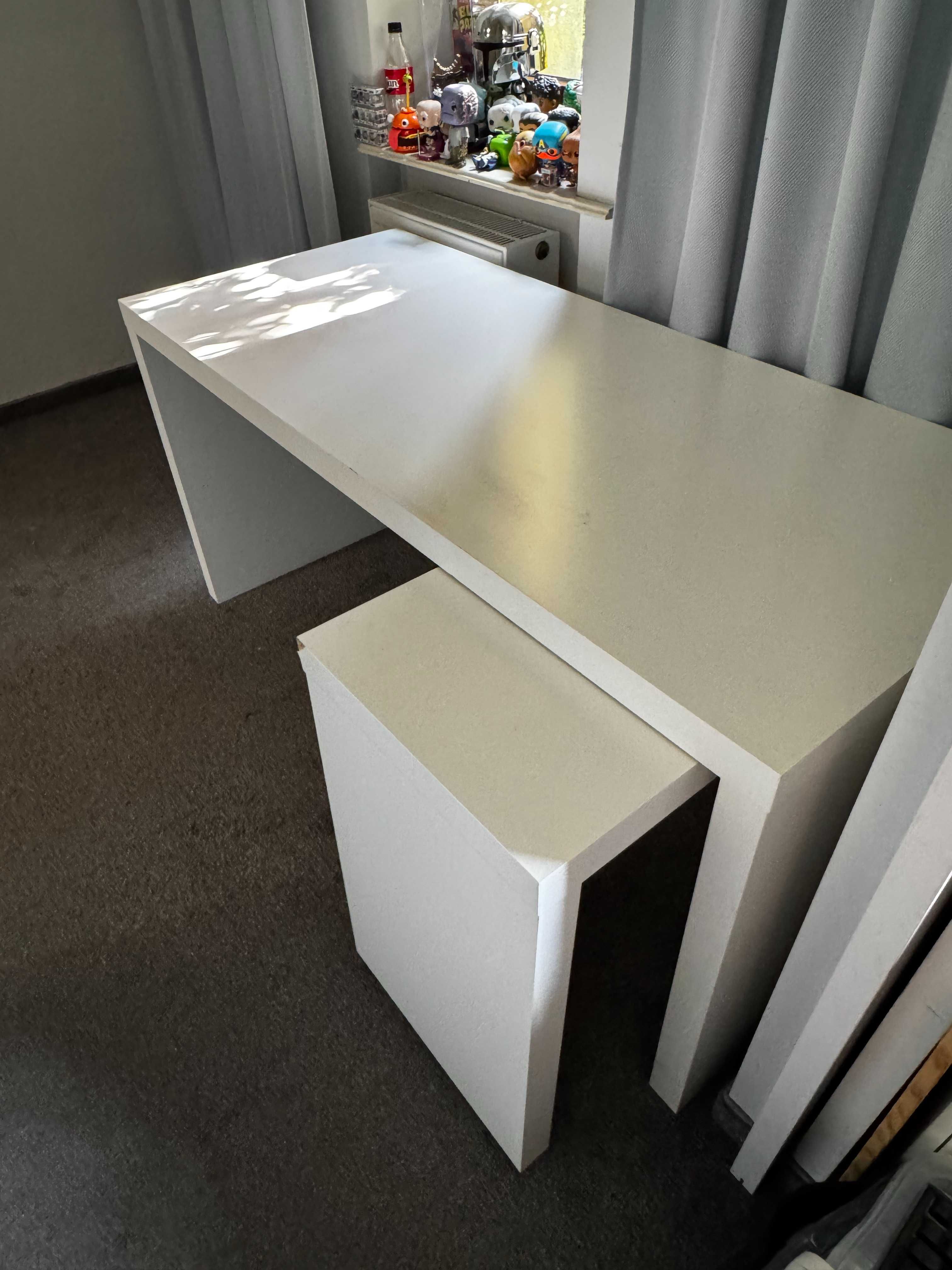 Biurko Ikea Malm z wysuwanym panelem