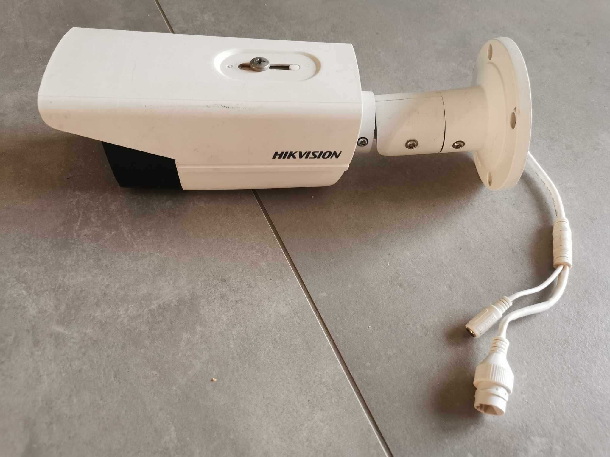 Dwie kamery IP Hikvision ds - 2CD2T25FWD