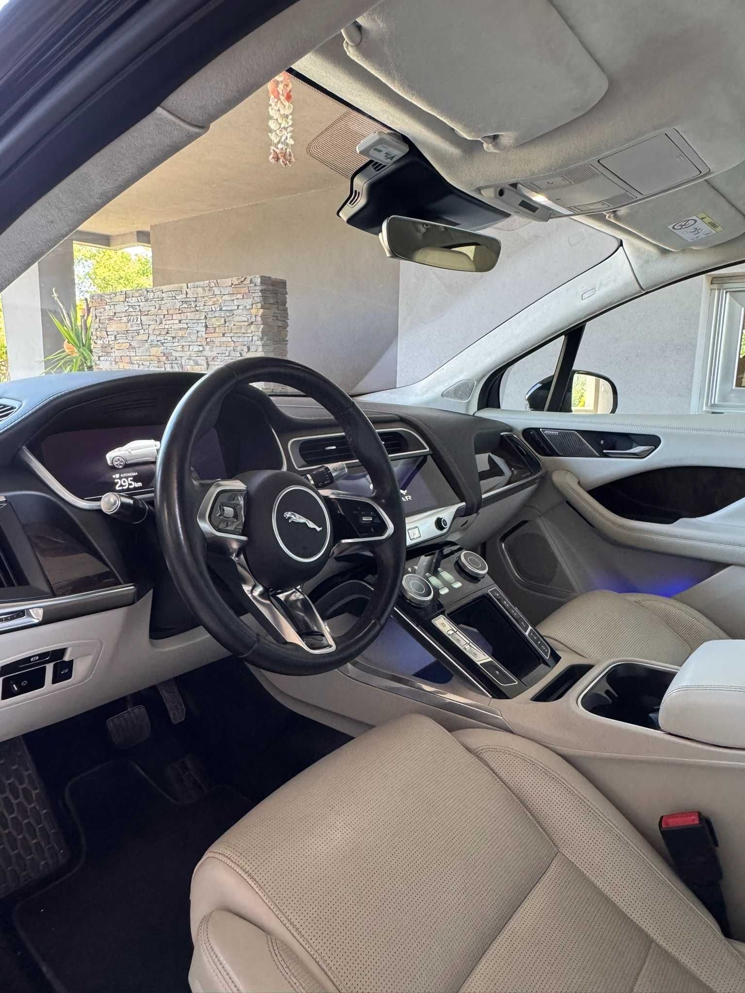 Jaguar I-Pace EV400 HSE