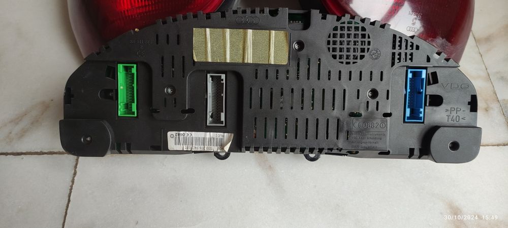 Quadrante Audi A4 B5, tudo a funcionar e dois farolins traseiros