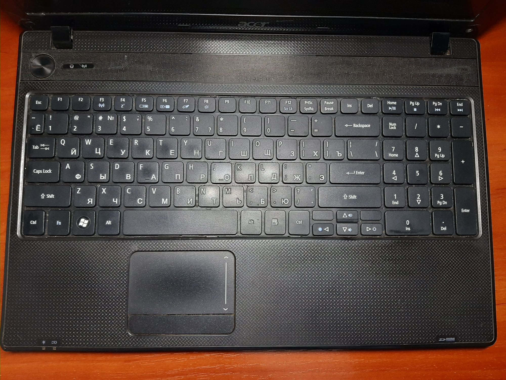 Продам 2 ноутбка ASUS и ACER, в комплекте 2 зарядки