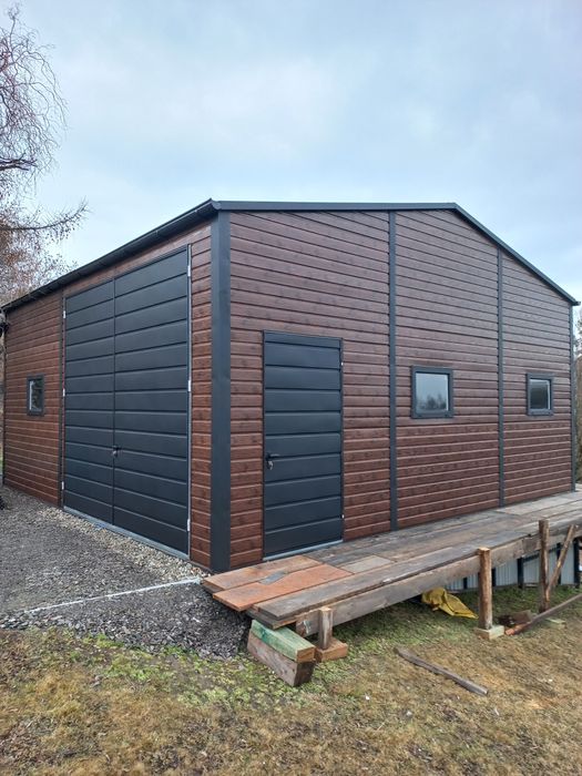 Garaż blaszany nowoczesny wygląd drewnopodobny