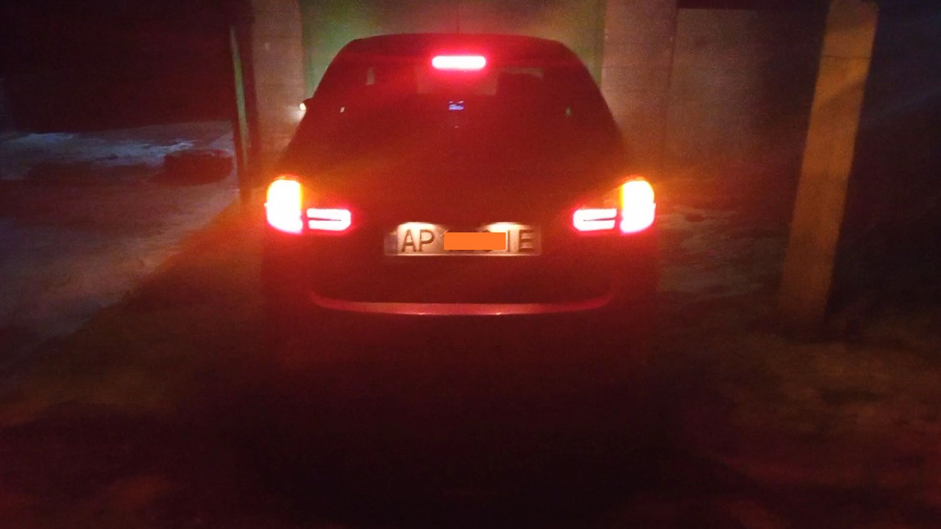 Ford fiesta usa sedan Задняя оптика, оранжевые повороты, фонарь