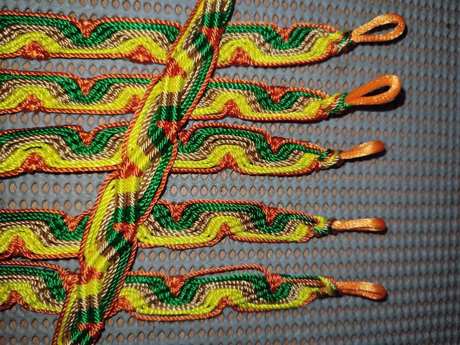 Браслет фенечка макраме перуанская волна