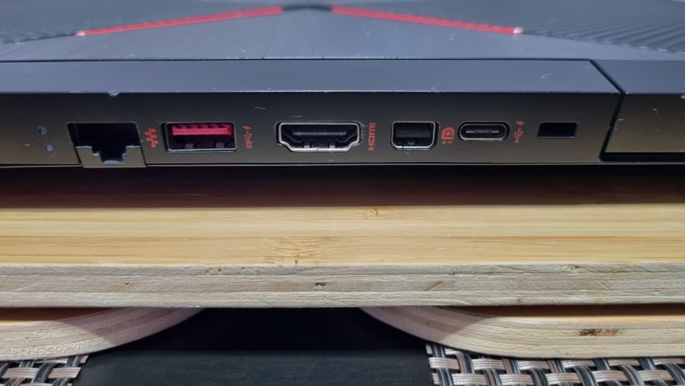 Laptop HP OMEN 15,6 i5 9300H/GTX 1650 4GB/16ram/256ssd/1TBhdd/144Hz