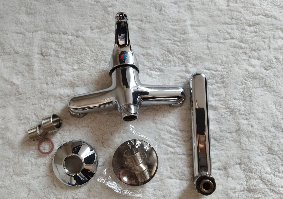 Bateria naścienna z krótką wylewką Valvex