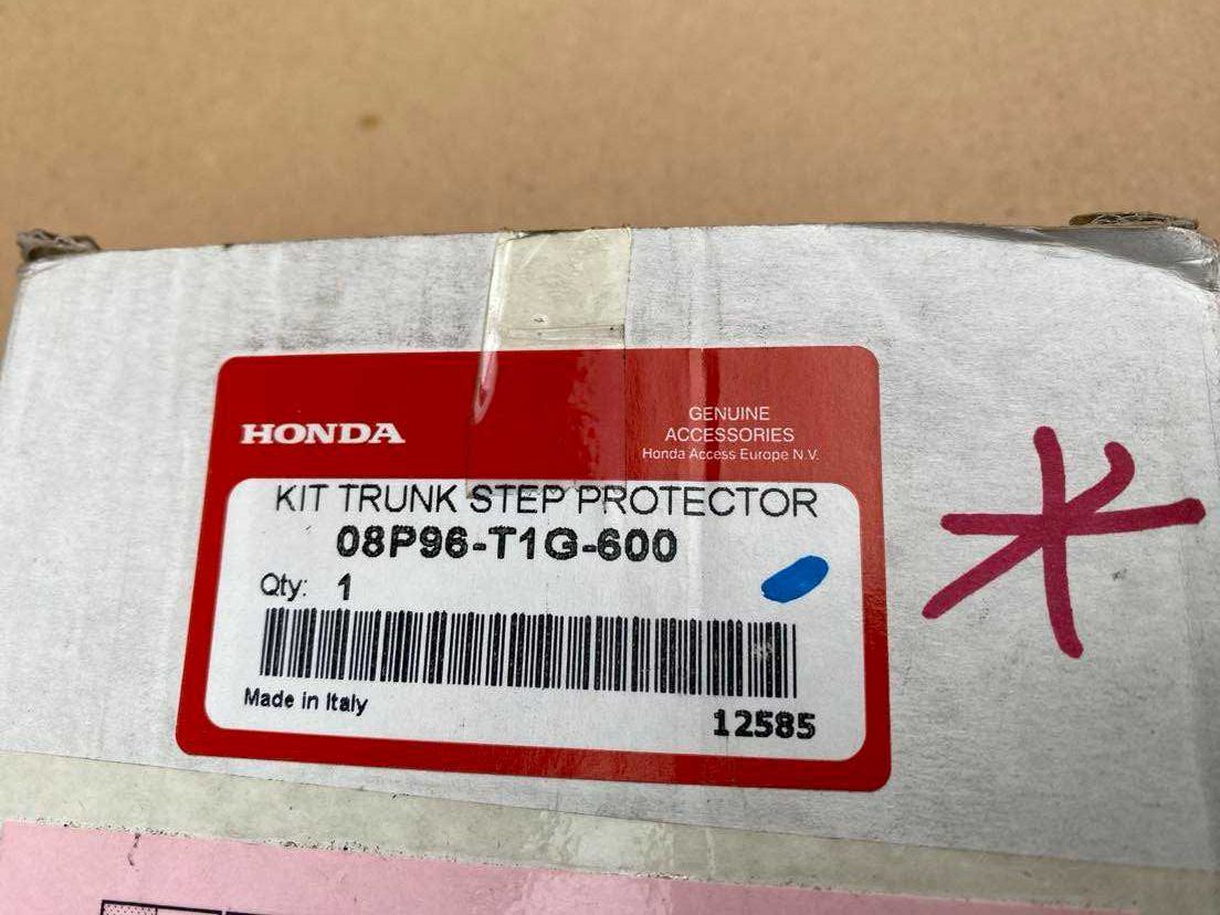 Honda CR-V IV 2012- Osłona Dekor Pasa Tylnego OEM