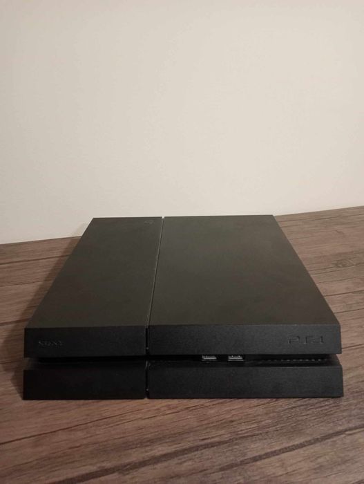 PlayStation 4 com 2 comandos