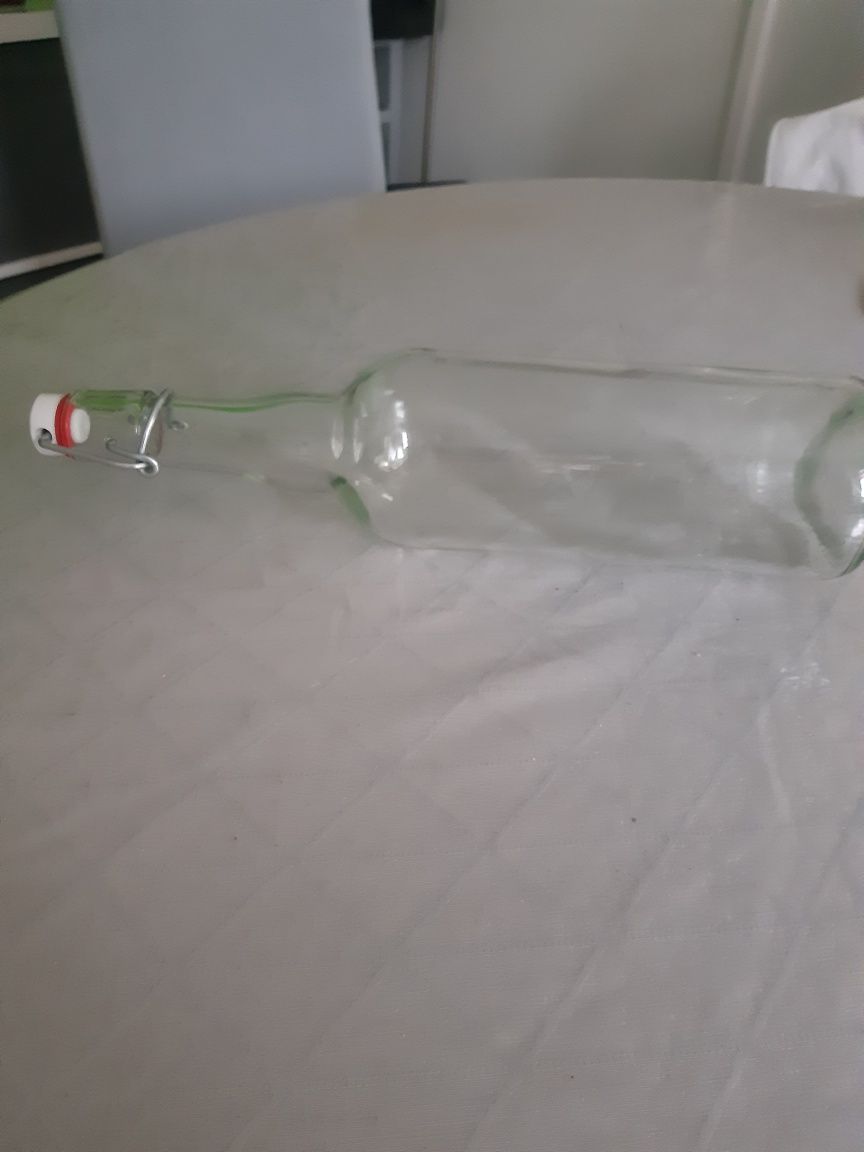 Szklana butelka na klamrą. Nowa,  0.75 l