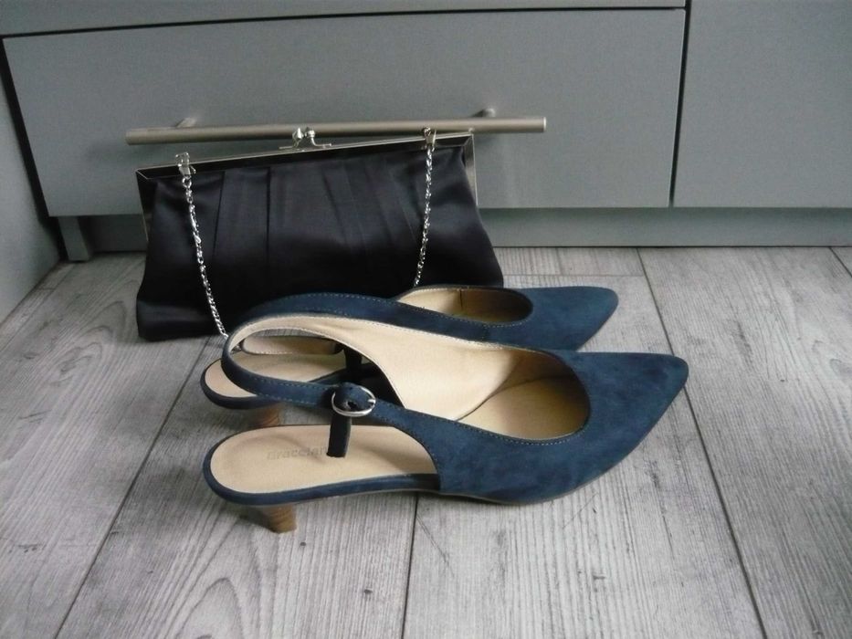 granatowy garnitur 44