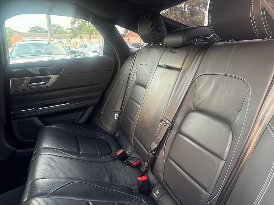 Jaguar XF      2016