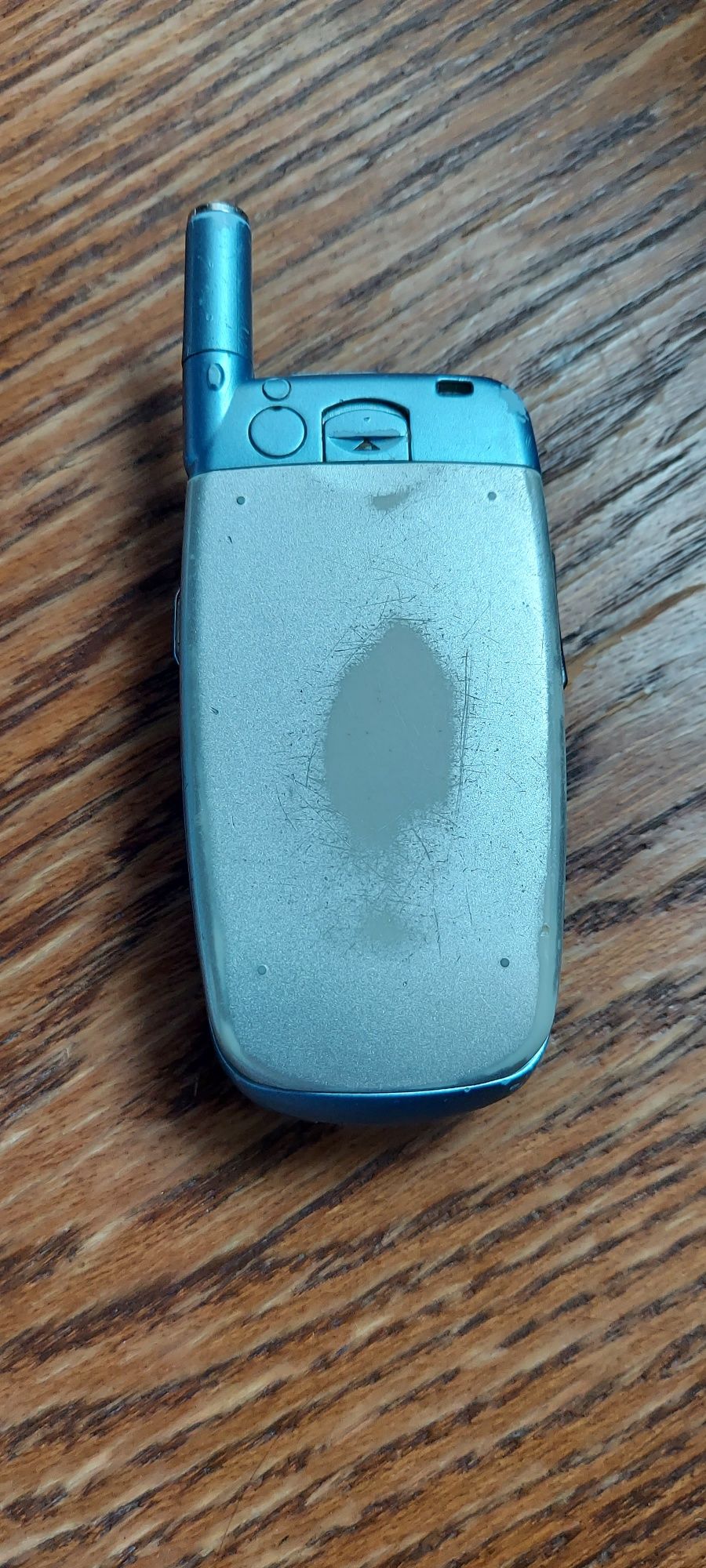 мобильный телефон Samsung E600.
