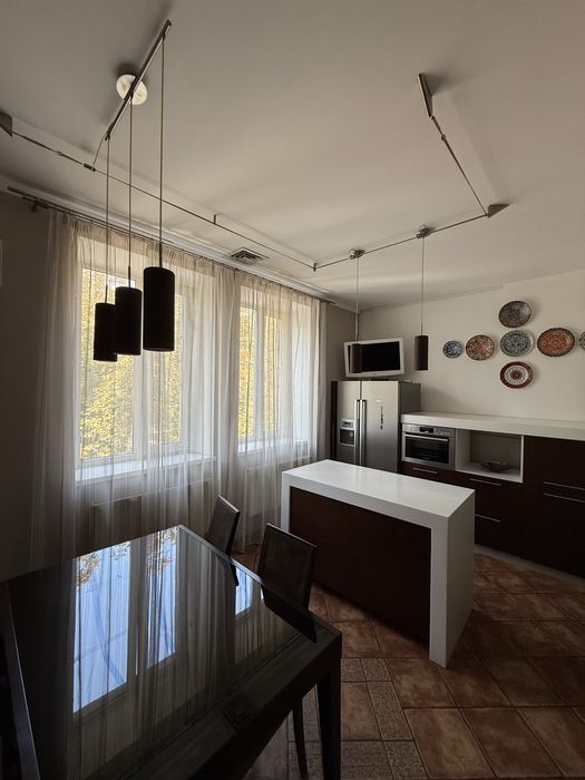 Продается двухуровневая квартира. Центр. Славянск.