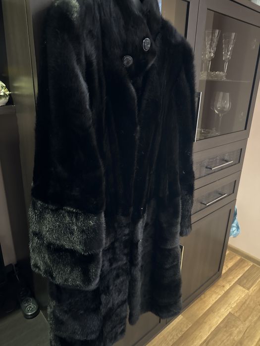 шуба норкова - чорна.