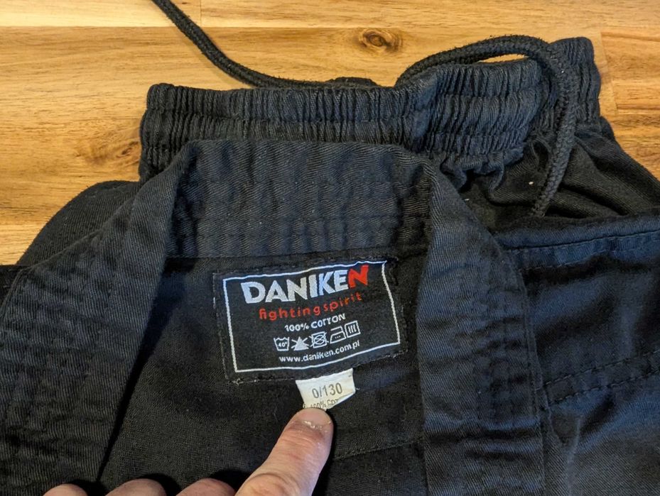 Kimono karatega judoga czarne 130cm Daniken