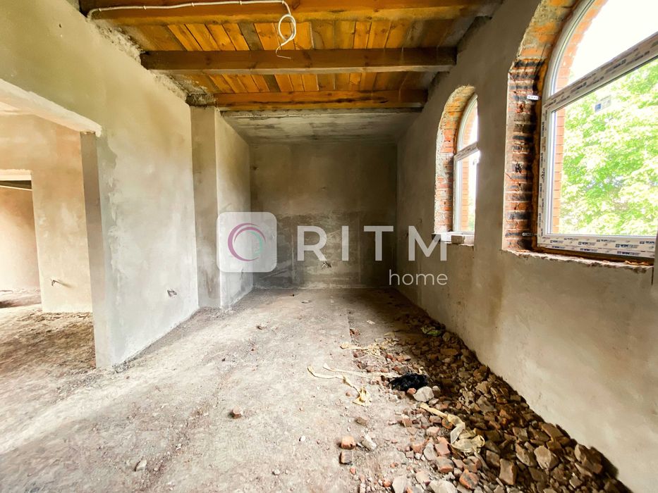 Половина будинку 187.8 м2 + 4 сот. ділянка по вул. Липлянська, Вишків.