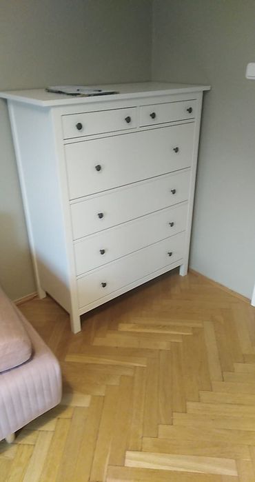 Składanie mebli z paczek