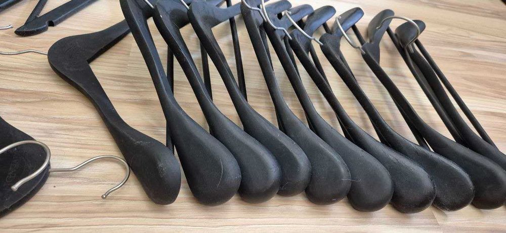 Плічка вішак Vivendi для верхнього одягу чорний матовий 43 см вешалка