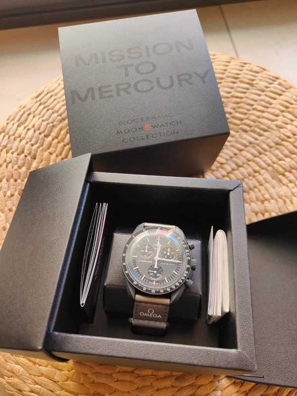 Omega x Swatch SO33A100 – Merkury w Staliowym Odcieniu