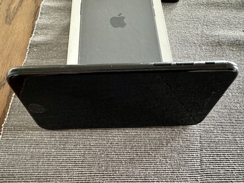 IPhone SE 2020 64GB czarny komplet