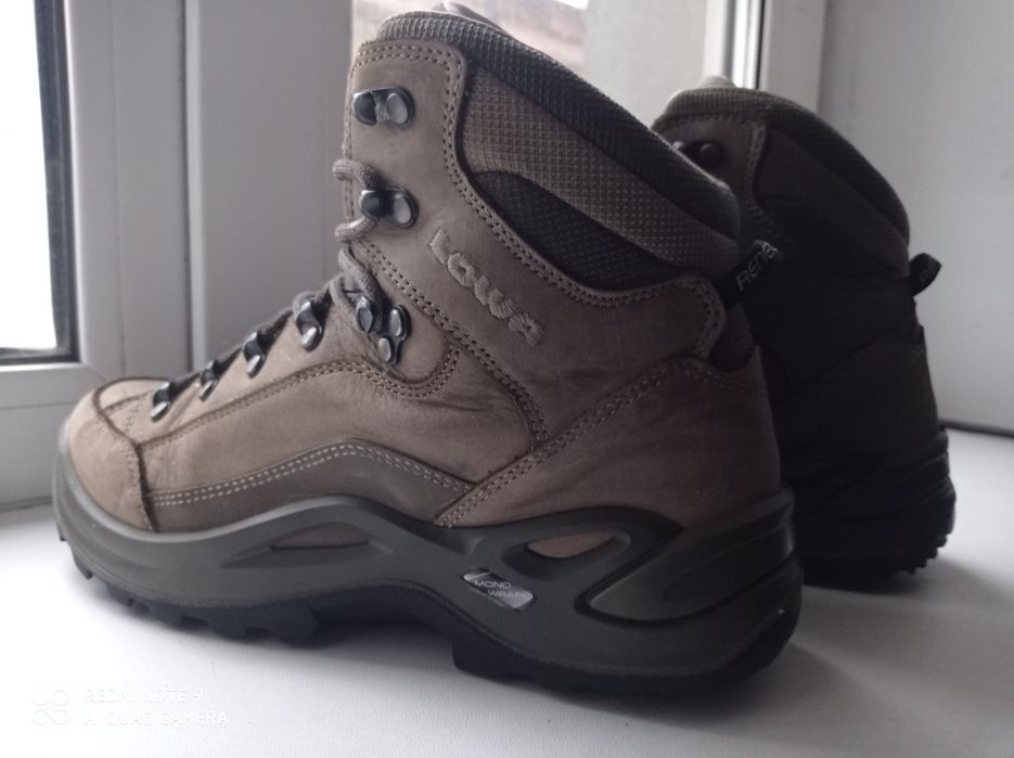 ботінки  Lowa  р 38 - 39