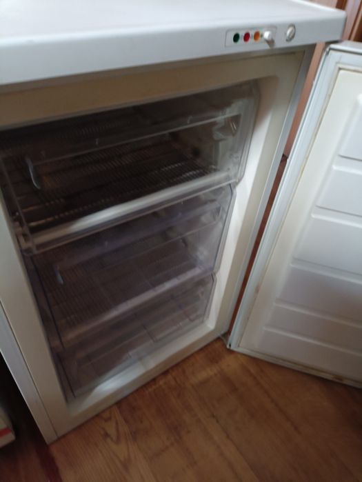 Продам холодильную камеруZANUSSI в отличном состоянии на 3отделения