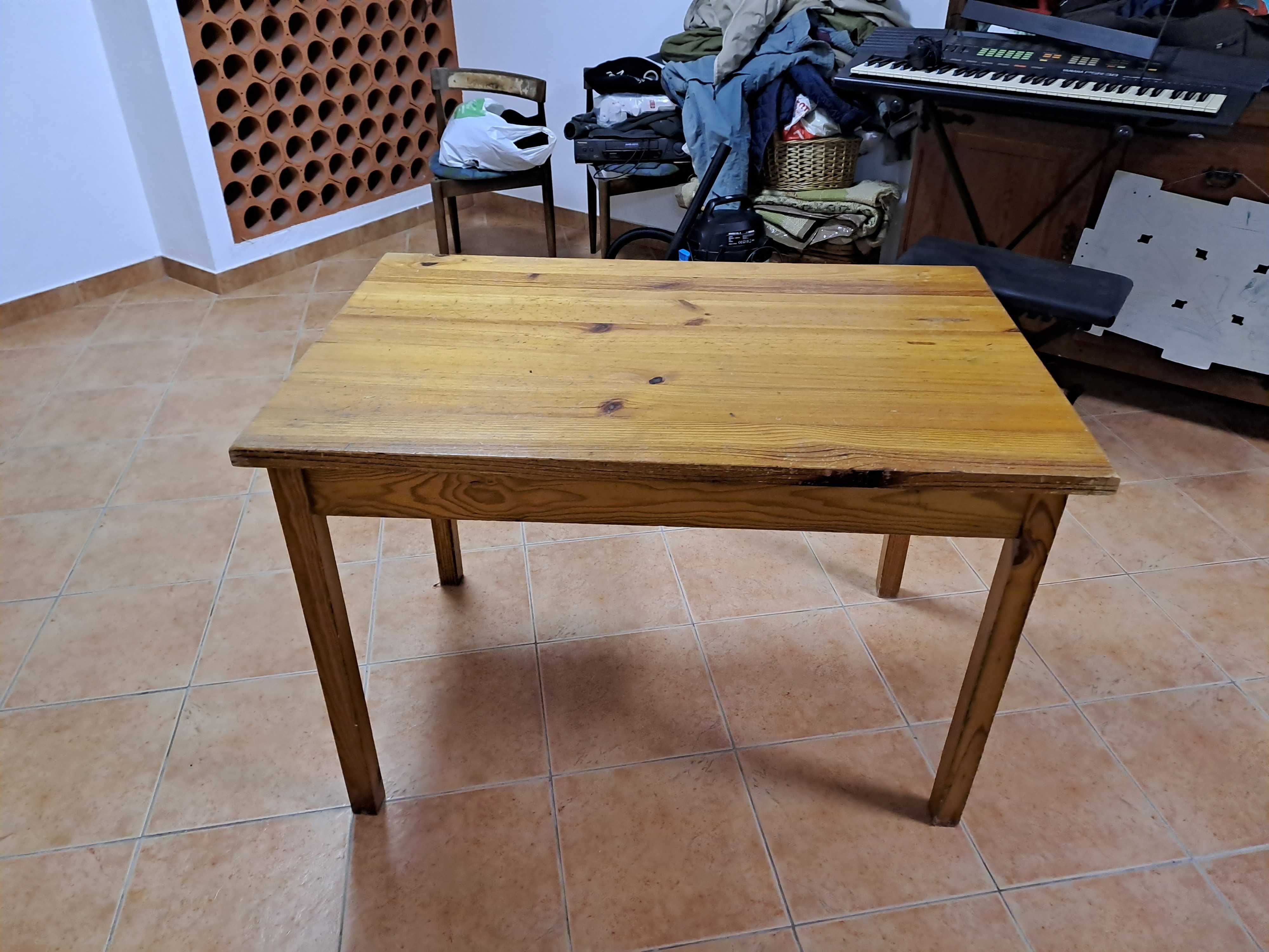 Mesa de apoio em pinho mel maciço