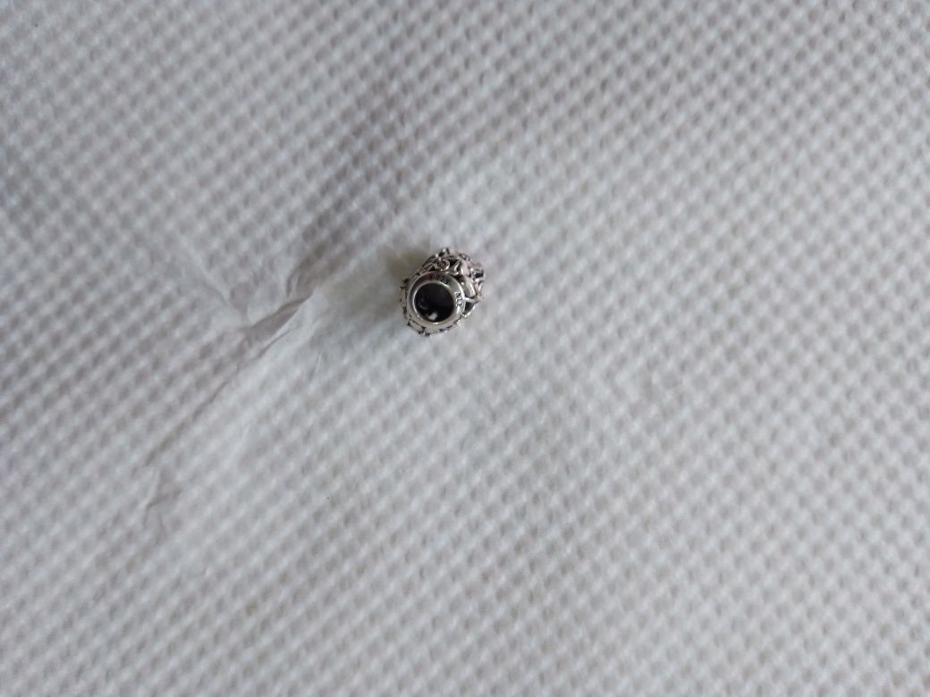 Conta coração com zirconias poeta original da pandora igual a nova