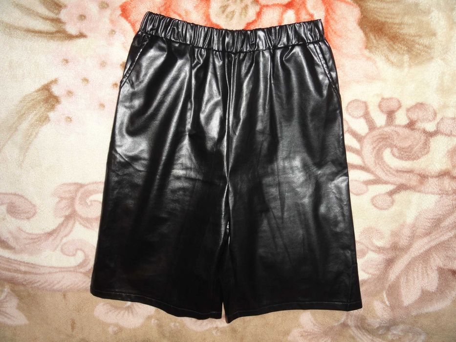 Трендовые кожаные шорты «Shein» (р.S/M эко кожа)