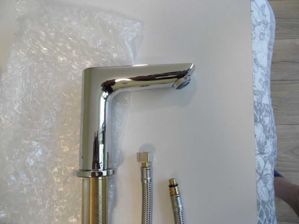 Hansgrohe Talis E - bateria umywalkowa z wylewką, chrom.