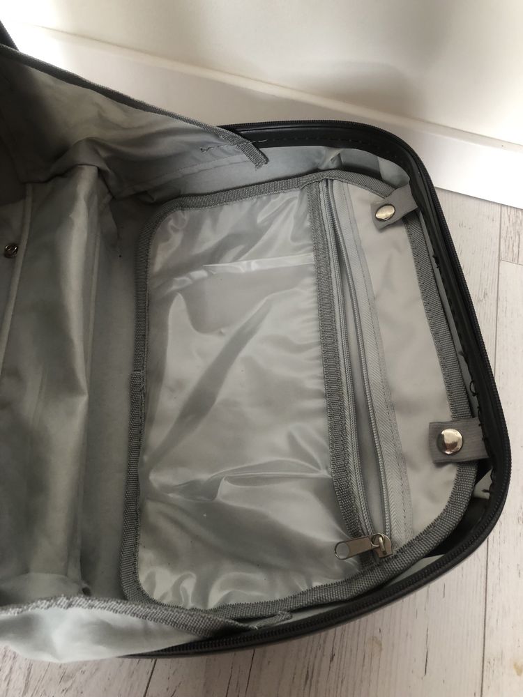 Kufer walizka Travel