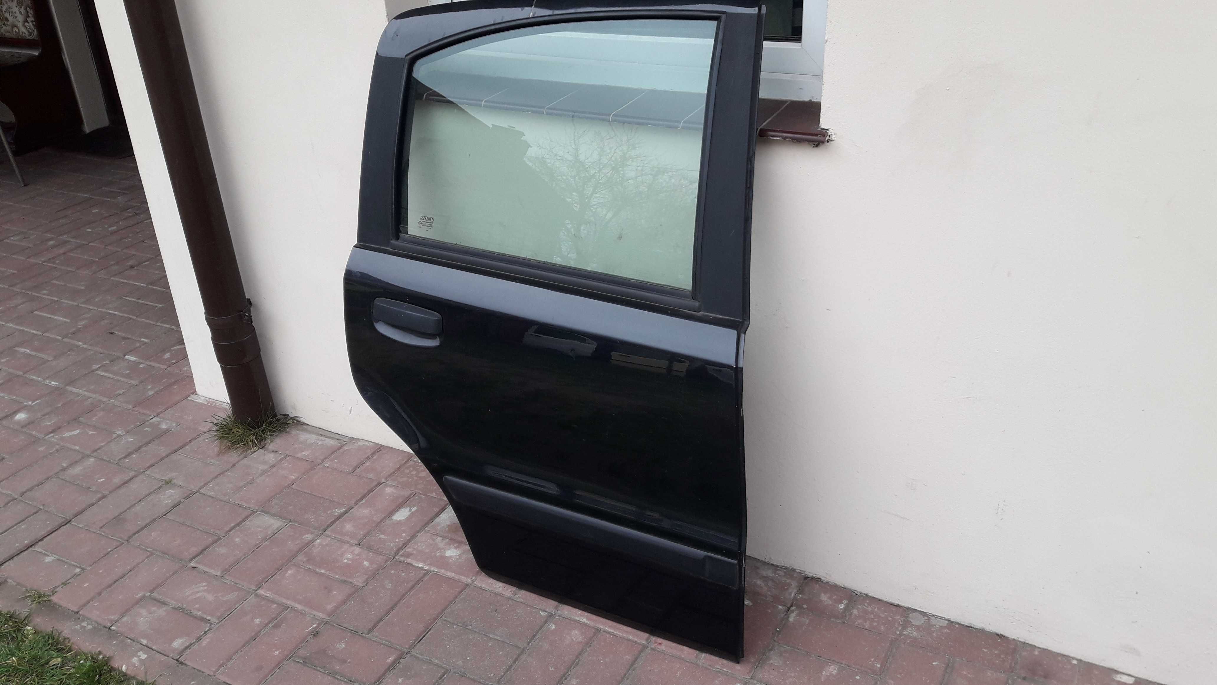 DRZWI TYŁ TYLNE PRAWE do Fiat Panda II kod lak. 601F pasują od 03-12 r